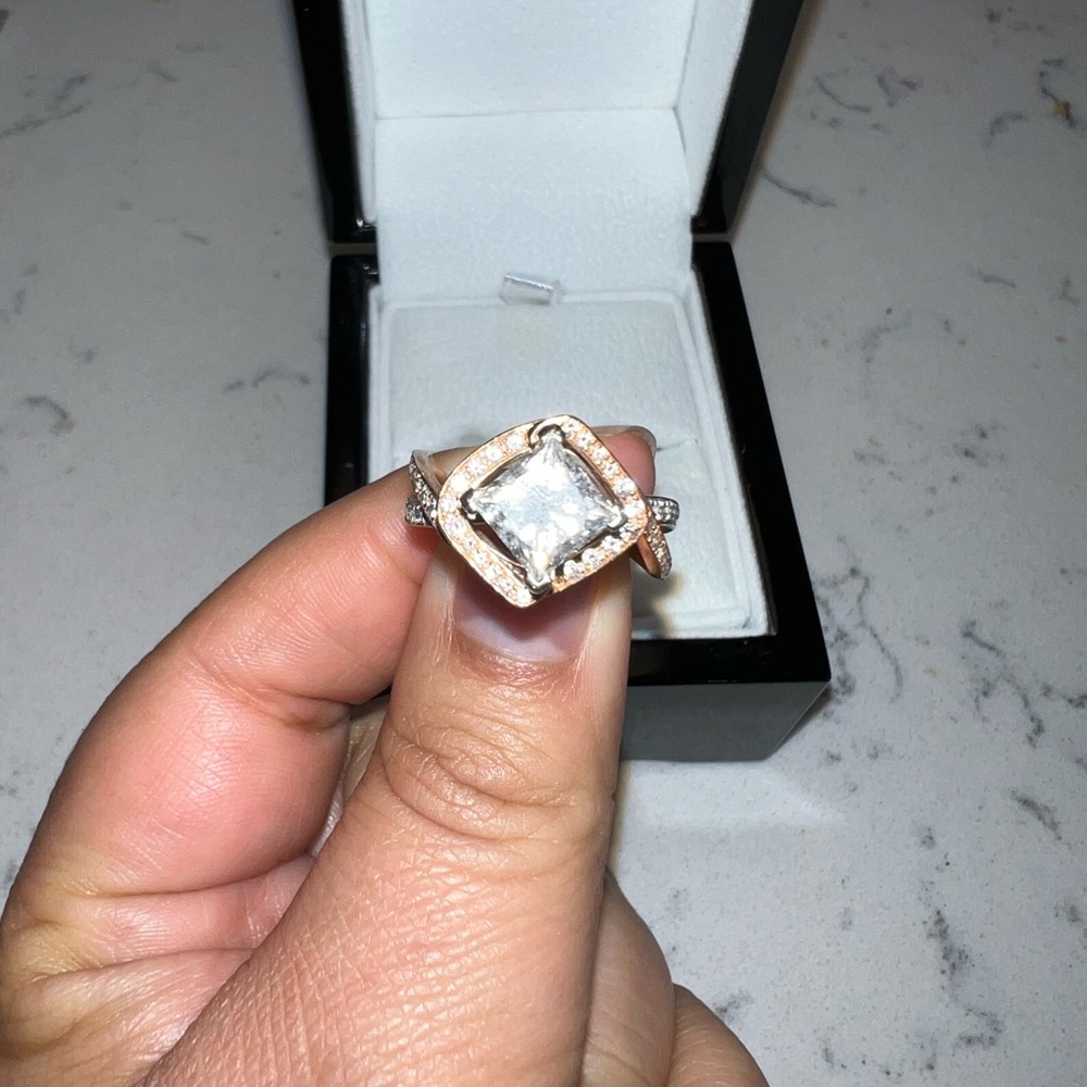Diamond wedding ring. - Picture 2 of 7
